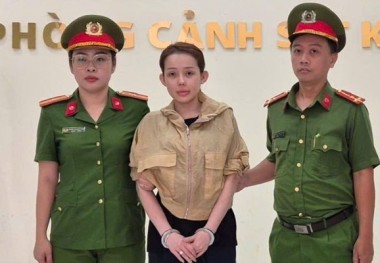 Ngân 98 bị bắt: Cú ngã bất ngờ của hotgirl thị phi!