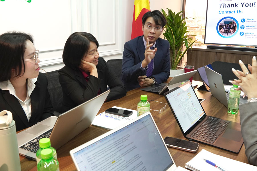 Ngày 4/10/2024 LHLegal tổ chức buổi training nội bộ với sự trình bày của Cộng sự Luật sư Trần Thị Trung Hậu