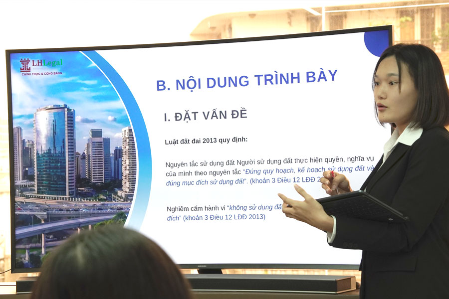 Ngày 4/10/2024 LHLegal tổ chức buổi training nội bộ với sự trình bày của Cộng sự Luật sư Trần Thị Trung Hậu