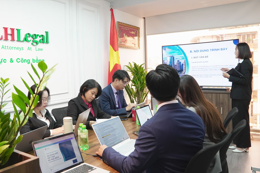 Ngày 4/10/2024 LHLegal tổ chức buổi training nội bộ với sự trình bày của Cộng sự Luật sư Trần Thị Trung Hậu