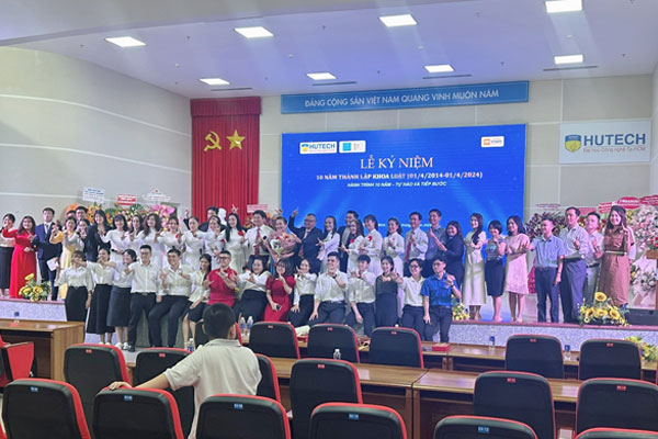 Luật sư Nguyễn Thị Trúc tham dự buổi lễ kỷ niệm 10 năm thành lập Khoa Luật trường Đại học HUTECH