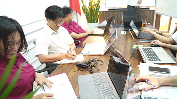 Ngày 13/12 Luật sư Lê Nguyên Hoà tổ chức buổi training nội bộ với chủ đề hướng dẫn về quy trình nghiên cứu hồ sơ một vụ án