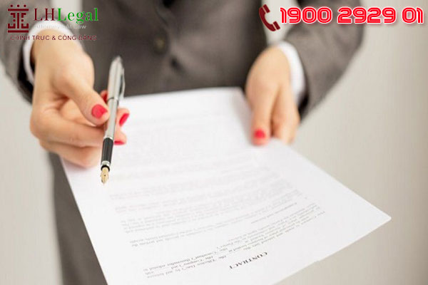 Hợp đồng theo mẫu là hợp đồng chứa những điều khoản do bên kinh doanh hàng hóa, dịch vụ soạn sẵn để đưa cho bên còn lại