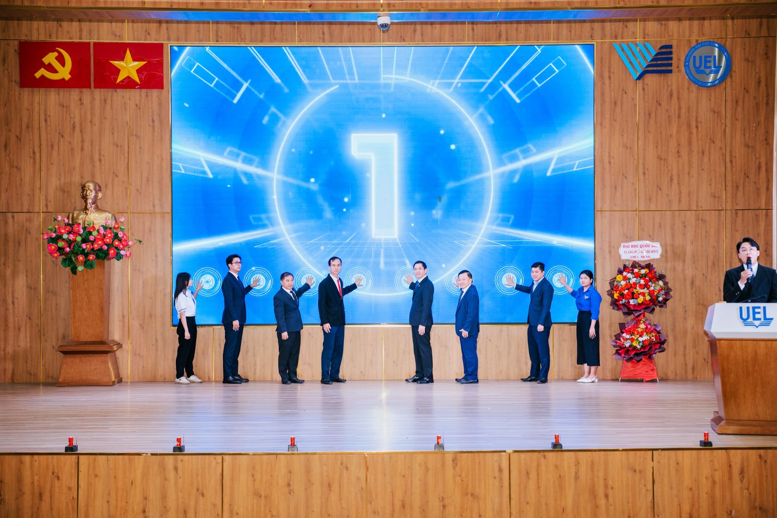 Luật sư Lê Nguyên Hòa tham dự Lễ khai giảng tại Trường Đại học Kinh tế - Luật, ĐHQG-HCM (UEL)