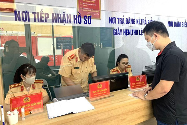 Chủ xe phải làm thủ tục đổi hoặc thu hồi giấy chứng nhận, biển số xe theo quy định