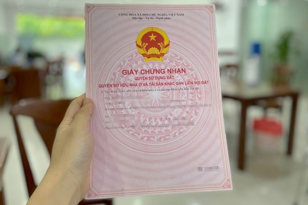 Trước khi bán nhà bạn cần kiểm tra kỹ ngày cấp giấy chứng nhận để đảm bảo đã qua 5 năm