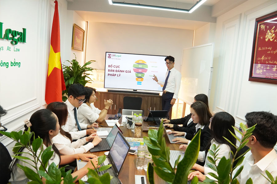 Buổi training nội bộ LHLegal: Phương pháp viết bản đánh giá pháp lý