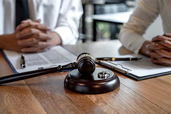 Cha mẹ ly hôn, con cái có được chia tài sản không?