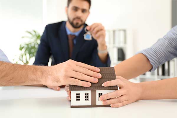 Người con đã thành niên không đương nhiên được chia tài sản của cha mẹ khi cha mẹ ly hôn