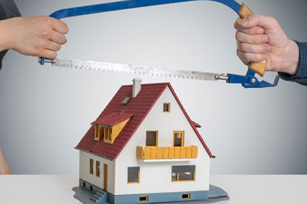 Tài sản chung của vợ chồng sẽ được chia đôi nhưng sẽ còn tính đến yếu tố lỗi của mỗi bên, công sức, hoàn cảnh,...
