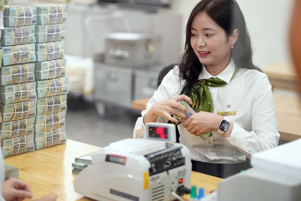 Chính phủ yêu cầu ngân hàng nghiên cứu giảm lãi vay: Động thái hỗ trợ phục hồi kinh tế
