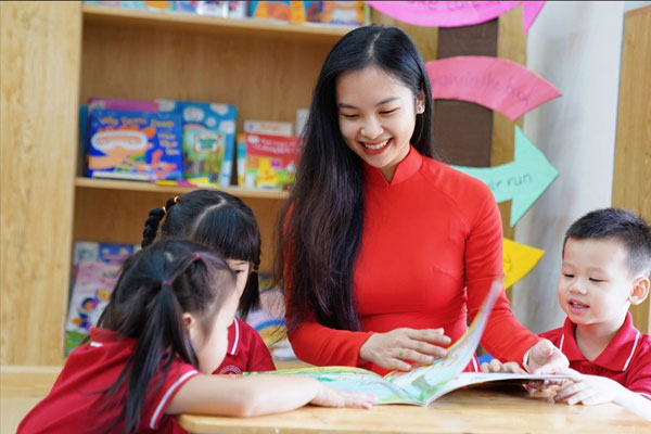 Giáo viên có thể hưởng thêm hệ số lương đặc thù và các khoản phụ cấp