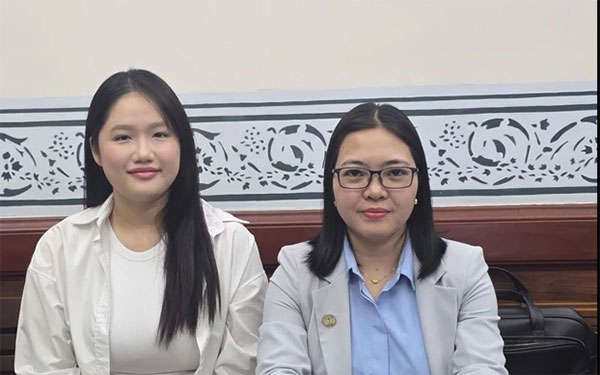 Ca sĩ Choco Trúc Phương và đại diện pháp lý của ca sĩ tại phiên tòa