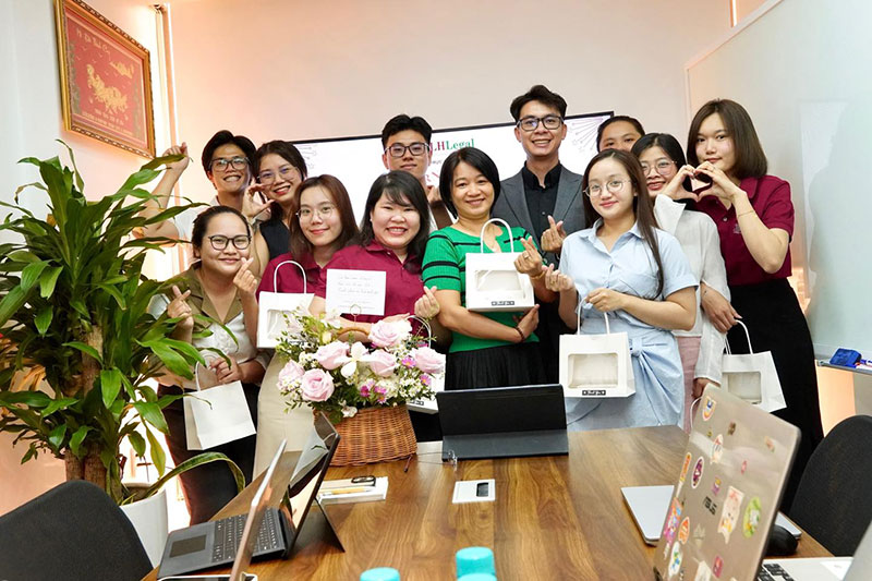 Chúc mừng ngày Quốc tế Phụ nữ 8/3 - Tri ân những bóng hồng LHLegal