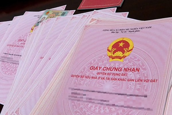 Nếu giấy chứng nhận QSDĐ chỉ ghi tên vợ/chồng thì có thể yêu cầu cấp đổi để bổ sung