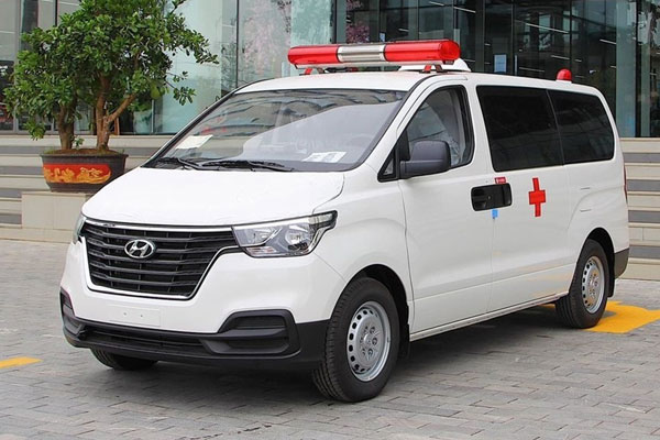 Xe cấp cứu đi làm nhiệm vụ cấp cứu là xe ưu tiên