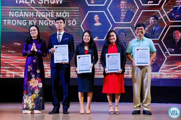 Luật sư Lê Nguyên Hòa là Diễn giả tại tọa đàm “Định hướng nghề Luật trong kỷ nguyên số” tại Đại học Kinh Tế - Luật, ĐHQGHCM tháng 4/2021;