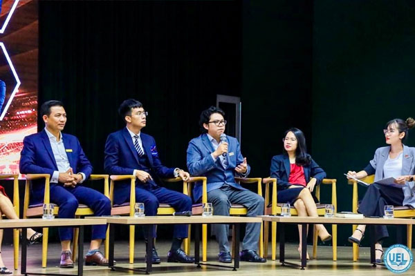 Luật sư Lê Nguyên Hòa làm diễn giả tại tọa đàm