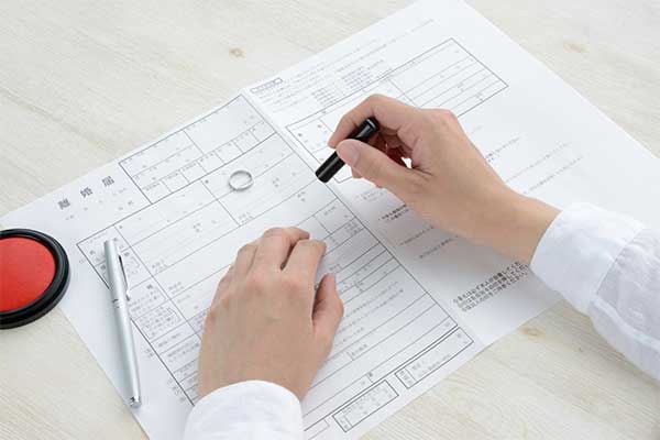 Đã nộp đơn ly hôn có rút lại được không? Thủ tục thực hiện thế nào?
