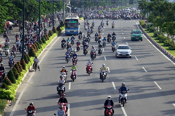 Xe máy lấn làn có thể bị xử phạt lên đến 14 triệu đồng