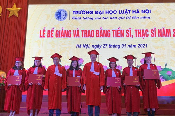 Bổ sung thêm tiêu chuẩn có bằng Thạc sĩ hoặc bằng Tiến sĩ luật