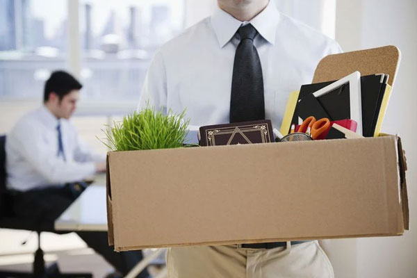 Sa thải NLĐ trái pháp luật có thể bị phạt tù từ 3 tháng đến 1 năm