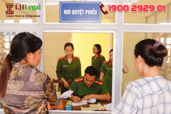 Người thân và người bào chữa được phép thăm gặp người bị tạm giam, tạm giữ