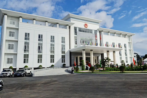 Chủ tịch Ủy ban nhân dân cấp huyện, tỉnh có thẩm quyền xử phạt hành chính đối với hành vi sử dụng sổ đỏ giả
