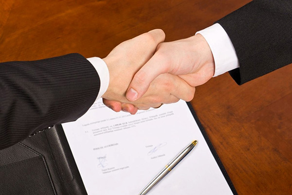 Việc cho thuê đất phải được lập thành hợp đồng