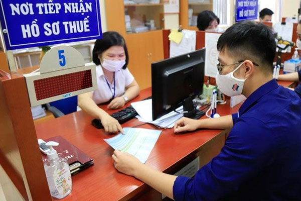 Nếu người nộp thuế thuộc diện phải kiểm tra trụ sở, trong vòng 2 ngày làm việc, cơ quan thuế phải thông báo về việc kiểm tra và dự kiến thời gian thực hiện