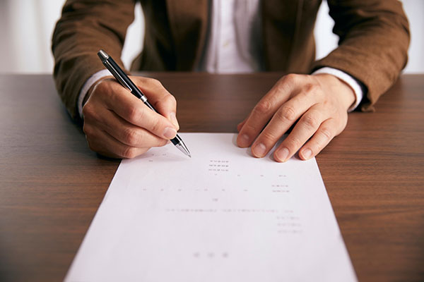 Người bán có trách nhiệm kê khai, cam kết nhà ở, QSDĐ ở duy nhất thuộc sở hữu của mình