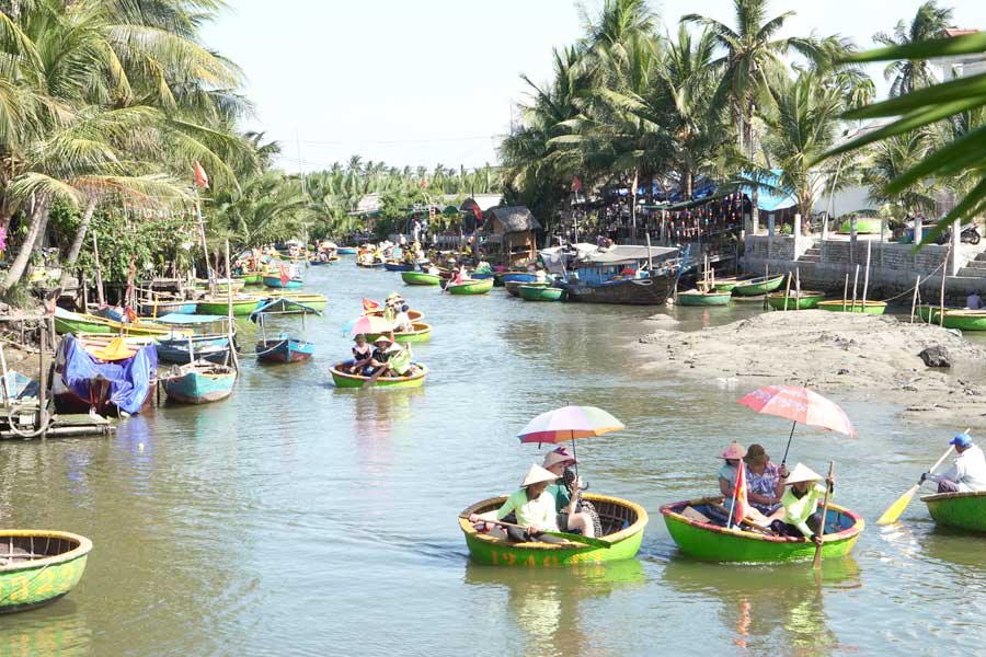 LHLegal khám phá “Miền tây thu nhỏ” trong lòng Hội An với tour rừng dừa bảy mẫu