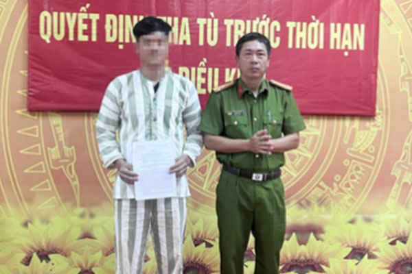 Quyết định tha tù trước thời hạn có điều kiện bị hủy bỏ nếu người được tha tù bị phạt hành chính 2 lần trở lên