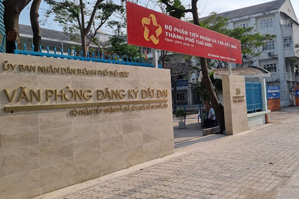 Nộp hồ sơ đính chính sổ đỏ tại văn phòng đăng ký đất đai