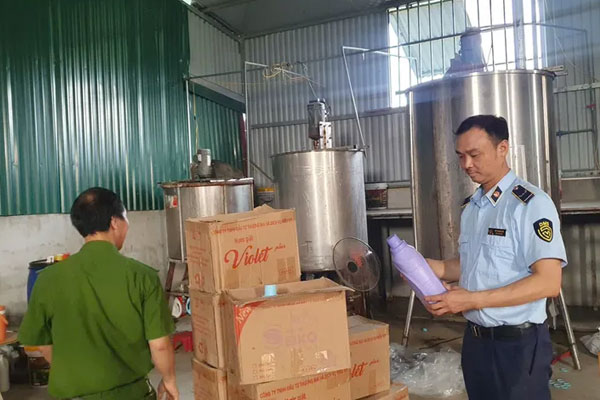 Làm giả nước rửa chén: Giám đốc thoát án tù, chỉ nộp phạt 180 triệu