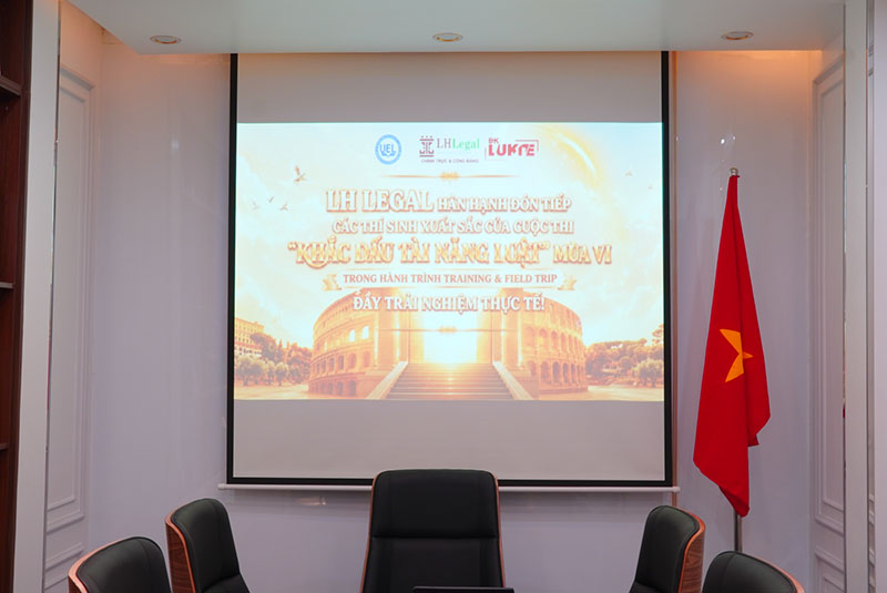 LH Legal cùng thí sinh “Khắc dấu Tài năng Luật” mùa VI trong buổi Training & Field Trip thực tế