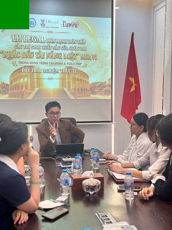 LH Legal cùng thí sinh “Khắc dấu Tài năng Luật” mùa VI trong buổi Training & Field Trip thực tế