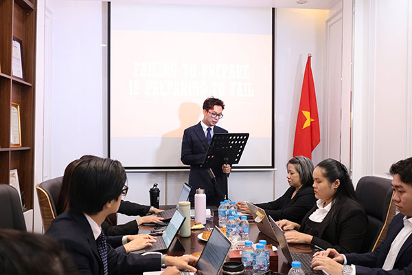 LH Legal tổ chức buổi training nội bộ về chủ đề Kỹ năng đàm phán giải quyết tranh chấp