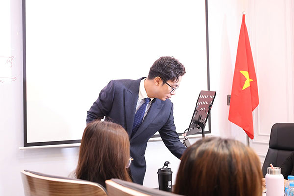 LH Legal tổ chức buổi training nội bộ về chủ đề Kỹ năng đàm phán giải quyết tranh chấp
