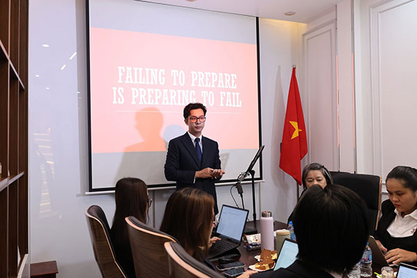 LH Legal tổ chức buổi training nội bộ về chủ đề Kỹ năng đàm phán giải quyết tranh chấp