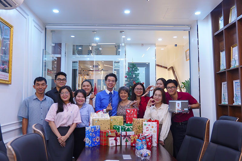LH Legal tổ chức hoạt động trao quà Giáng sinh 2025