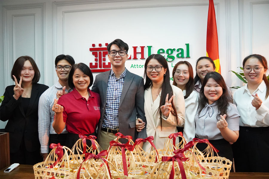LHLegal: Đón tết sum vầy - Quà tết ý nghĩa và ngập tràn yêu thương