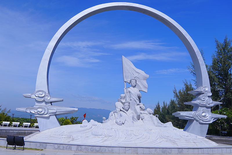 LHLegal ghé thăm khu tưởng niệm chiến sĩ Gạc Ma - Cam Ranh, Khánh Hòa
