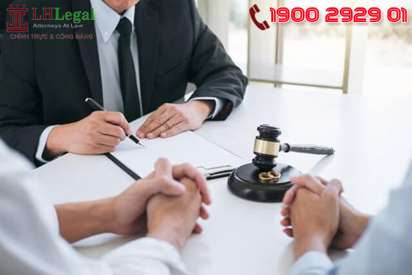 Tìm công ty luật sư giỏi, quý khách hàng sẽ được đội ngũ luật sư dày dặn kinh nghiệm sẵn sàng hỗ trợ mọi vấn đề về ly hôn