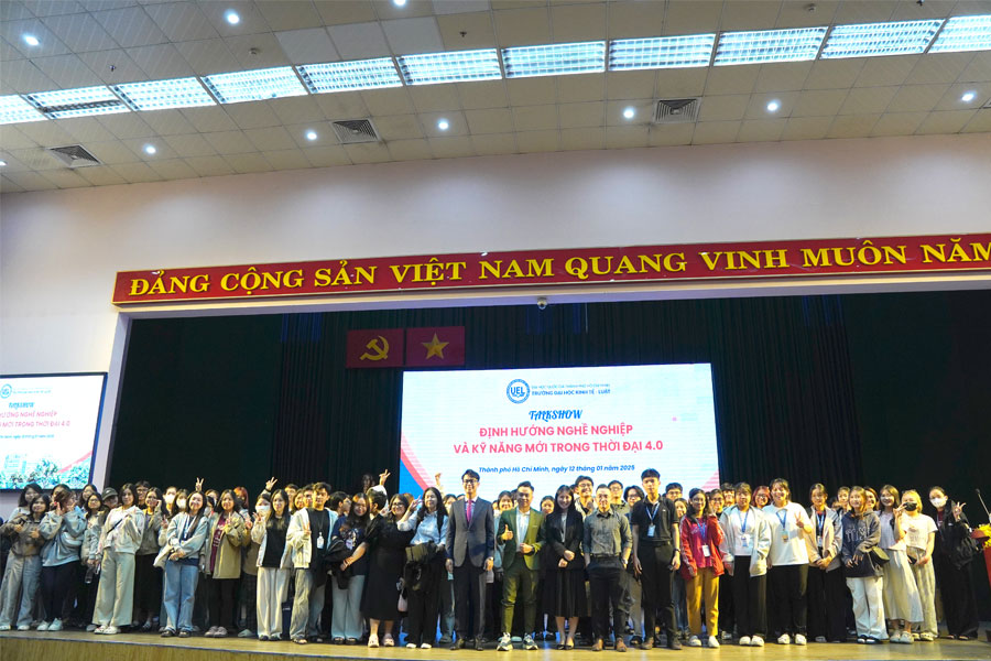 Luật sư Hòa tham dự Talkshow 