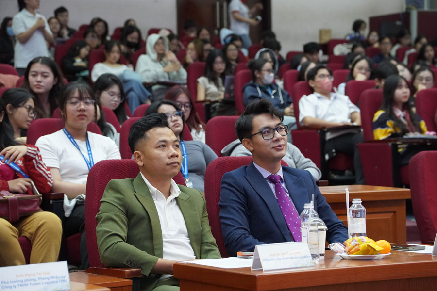 Luật sư Hòa tham dự Talkshow 