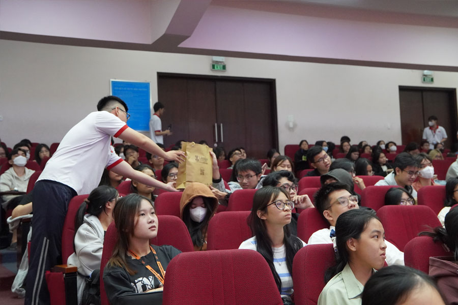 Luật sư Hòa tham dự Talkshow 