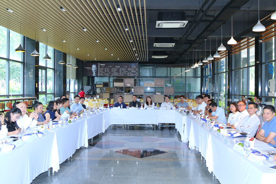 Luật sư Lê Nguyên Hòa tham dự sự kiện kết nối cộng đồng cựu sinh viên trường Đại học Kinh tế - Luật