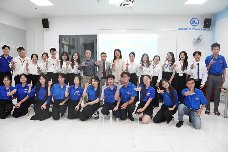 Luật sư Thanh Tuyền tham gia ban giám khảo vòng Bán kết cuộc thi Khắc dấu tài năng Luật mùa V