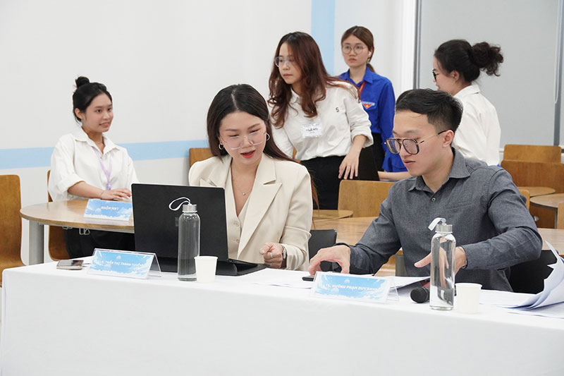 Luật sư Thanh Tuyền tham gia ban giám khảo vòng Bán kết cuộc thi Khắc dấu tài năng Luật mùa V